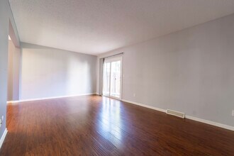 2363 Dorland Ln E in Maplewood, MN - Foto de edificio - Building Photo