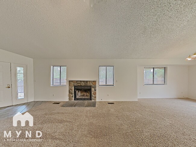 5922 Shadow Park Dr in Reno, NV - Building Photo - Building Photo