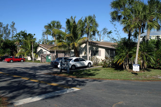 2059-2083 Palm St in Naples, FL - Building Photo - Building Photo