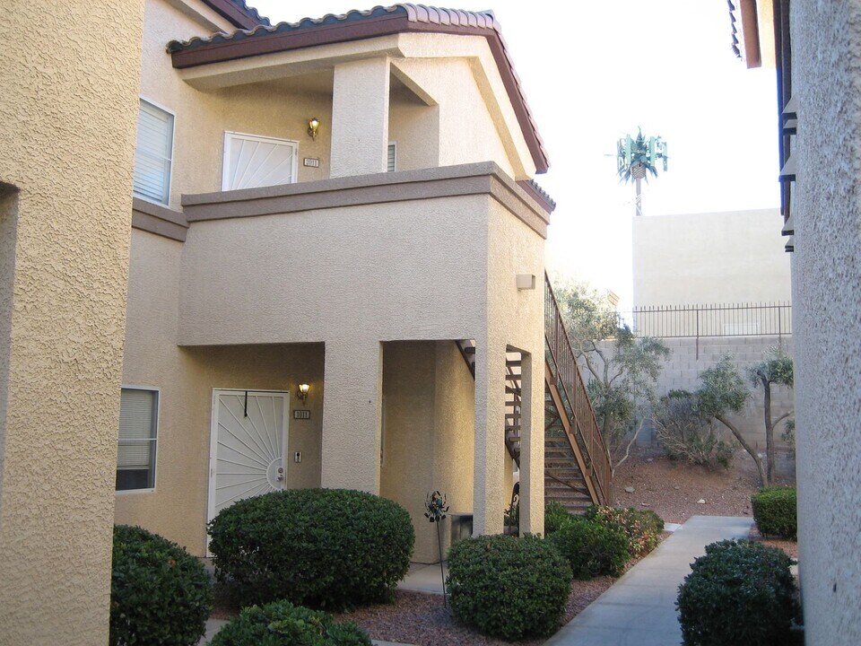 8501 W University Ave in Las Vegas, NV - Building Photo