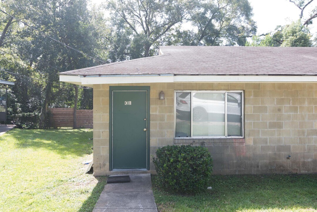 1207 N Martin Luther King Jr Blvd., Unit 1207 C-1 in Tallahassee, FL - Building Photo