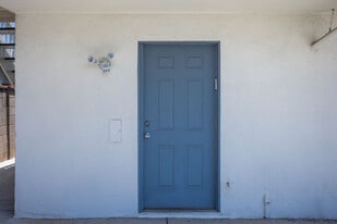 1238 S Mullen Ave, Unit Studio in Los Angeles, CA - Building Photo