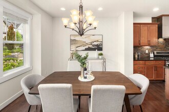 1363 Chelsea Walk NE in Issaquah, WA - Building Photo - Building Photo