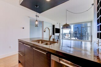 820 Blanchard St in Seattle, WA - Building Photo - Building Photo