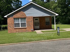 216 S Jackson St in Quincy, FL - Building Photo