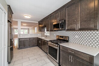 4207 Main St in Skokie, IL - Building Photo - Building Photo