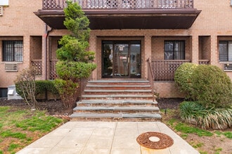 3621 193rd St in Flushing, NY - Building Photo - Building Photo