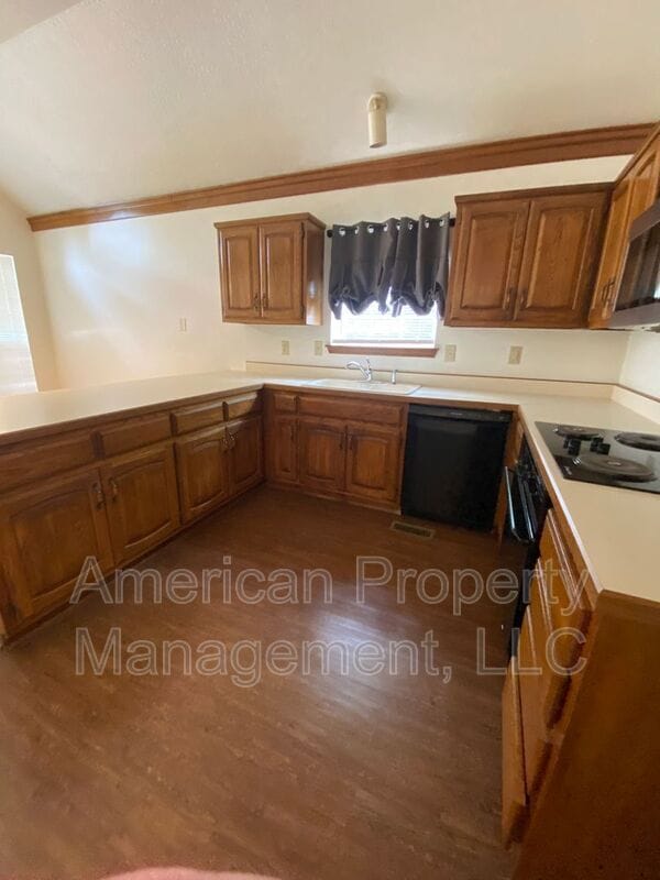 7704-P7704 S Hudson Ave in Tulsa, OK - Foto de edificio - Building Photo