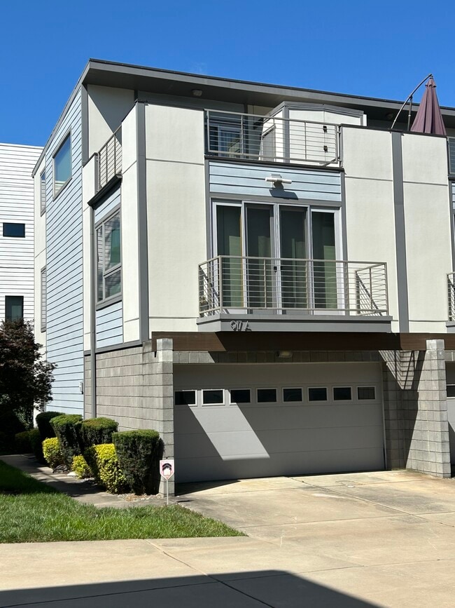 917 Westbrook Drive, Unit A in Charlotte, NC - Building Photo - Building Photo