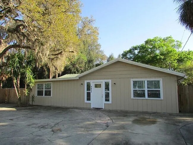 4852 Limestone Dr in Port Richey, FL - Building Photo - Building Photo