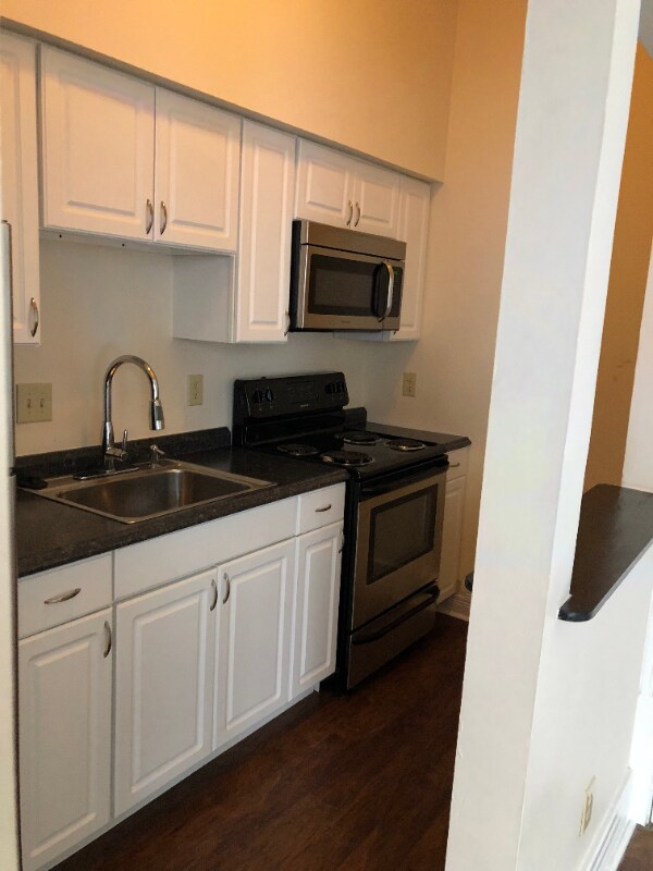 237 E 9th St, Unit 13 in Indianapolis, IN - Building Photo - Building Photo