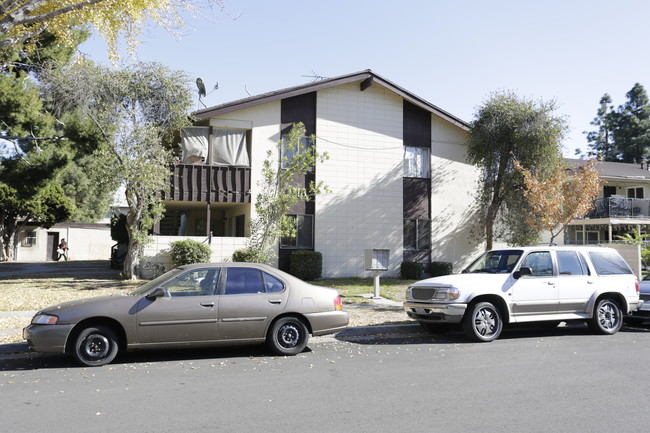 1318 N Fashion Ln in Anaheim, CA - Building Photo - Building Photo