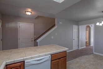 1045-1047 Monterra Ln in Redding, CA - Building Photo - Building Photo