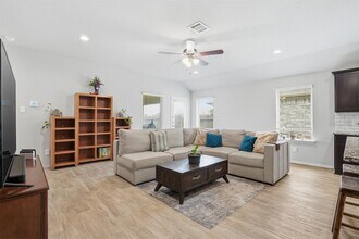 11016 33rd Ave N in Texas City, TX - Building Photo - Building Photo