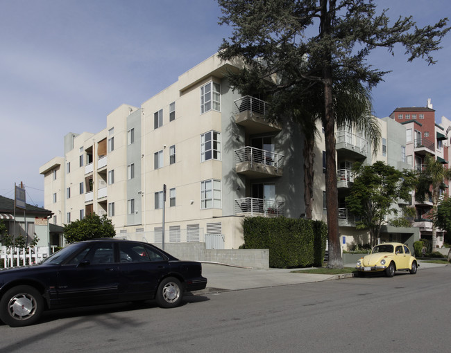 Valley Spring Apartments in North Hollywood, CA - Foto de edificio - Building Photo