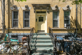 65 Sutton St in Brooklyn, NY - Building Photo - Building Photo