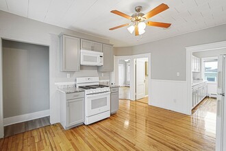 10 Ellsworth St in Worcester, MA - Building Photo - Building Photo