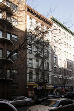 215 Thompson St in New York, NY - Building Photo - Building Photo