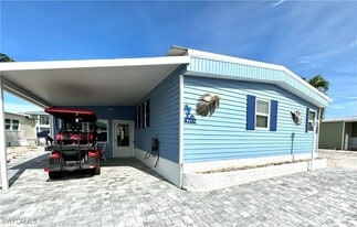 4700 Leilani Ln in Bonita Springs, FL - Building Photo