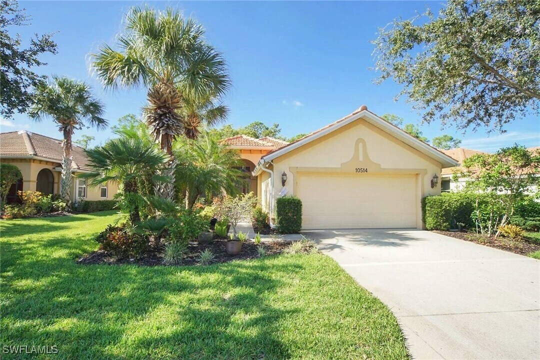 10514 Bella Vista Dr in Ft. Myers, FL - Building Photo