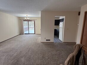 2528 Birchview Ln in Hopkins, MN - Building Photo - Building Photo