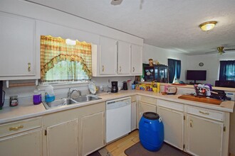 1305 Engle Ave in Silsbee, TX - Foto de edificio - Building Photo