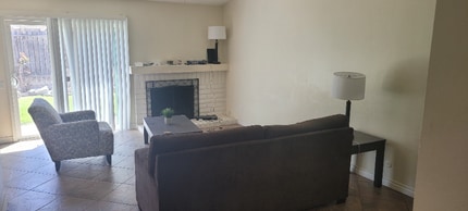 11180 Cochran Ave in Riverside, CA - Foto de edificio - Building Photo