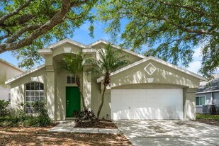 402 Sonoma Dr in Valrico, FL - Building Photo