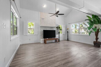 4857 Hummingbird Trail in Palm Harbor, FL - Building Photo - Building Photo