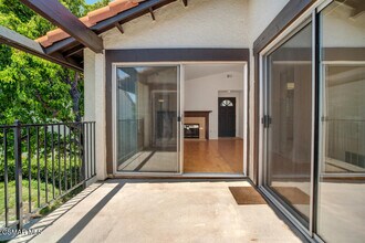 5532 Las Virgenes Rd in Calabasas, CA - Building Photo - Building Photo