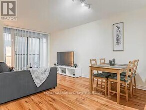 30 Grand Trunk Crescent in Toronto, ON - Building Photo - Building Photo