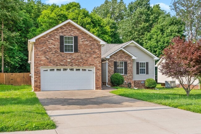 3293 S Senseney Cir in Clarksville, TN - Building Photo - Building Photo