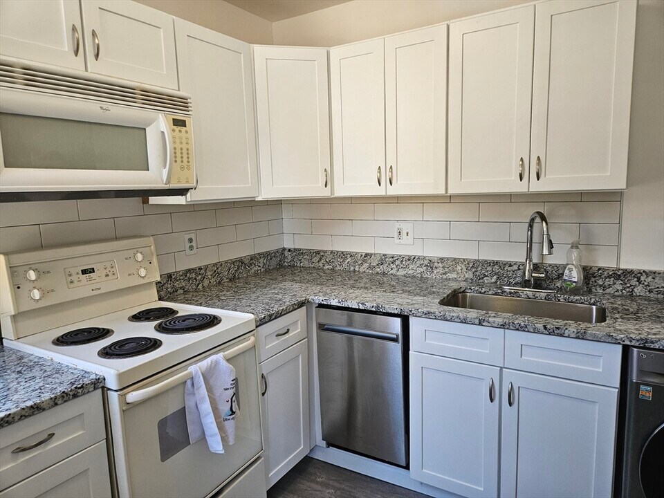 1480 Commonwealth Ave in Boston, MA - Building Photo