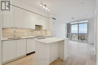 30 Elm Dr W in Mississauga, ON - Building Photo - Building Photo