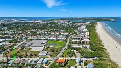 519 Washington Ave in Cape Canaveral, FL - Foto de edificio - Building Photo