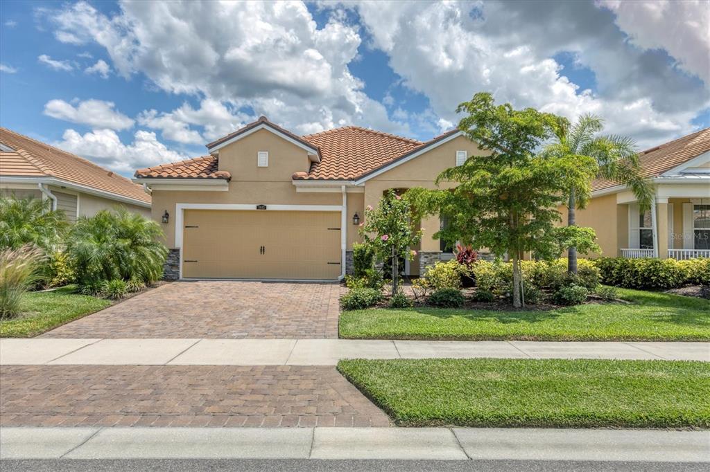11643 Renaissance Blvd in Venice, FL - Foto de edificio