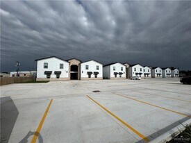 16 Ragland Rd in Mission, TX - Building Photo