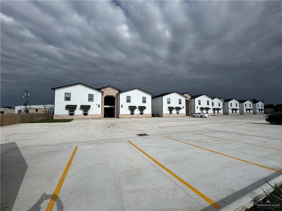 16 Ragland Rd in Mission, TX - Building Photo