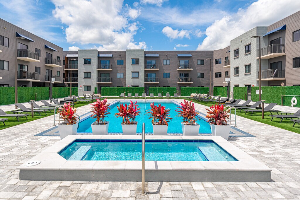 Zona Village Apartments in Davie, FL