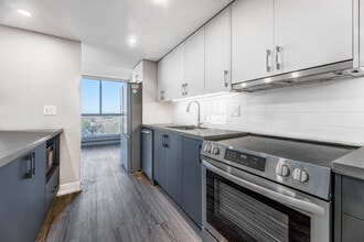 Waterford Tower in Mississauga, ON - Building Photo - Interior Photo