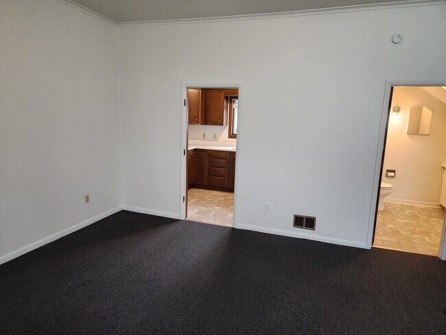319 N Hamilton St, Unit 102 in Painted Post, NY - Building Photo - Building Photo