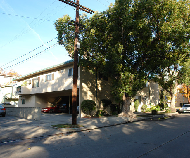 11327 Klump Ave in North Hollywood, CA - Building Photo - Building Photo