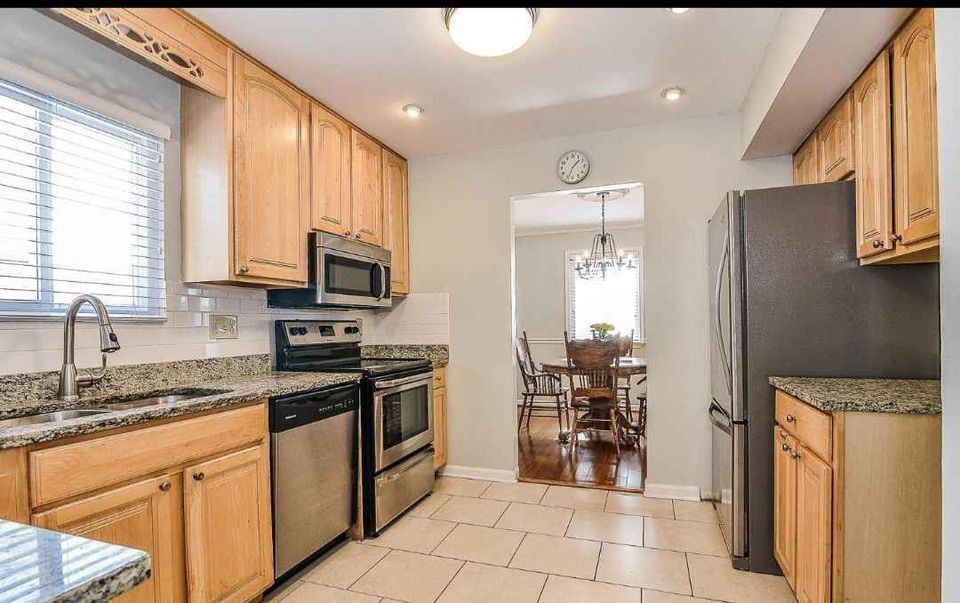 211 Summers Ct in Sterling, VA - Building Photo