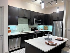 Maple at Med Center in Dallas, TX - Building Photo - Building Photo