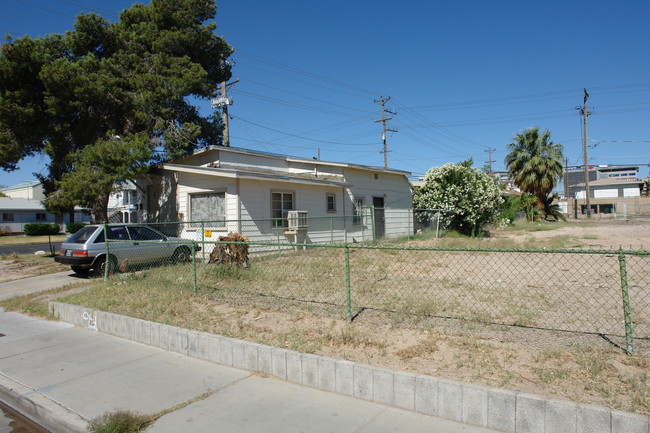 1011 E Bridger Ave in Las Vegas, NV - Building Photo - Building Photo