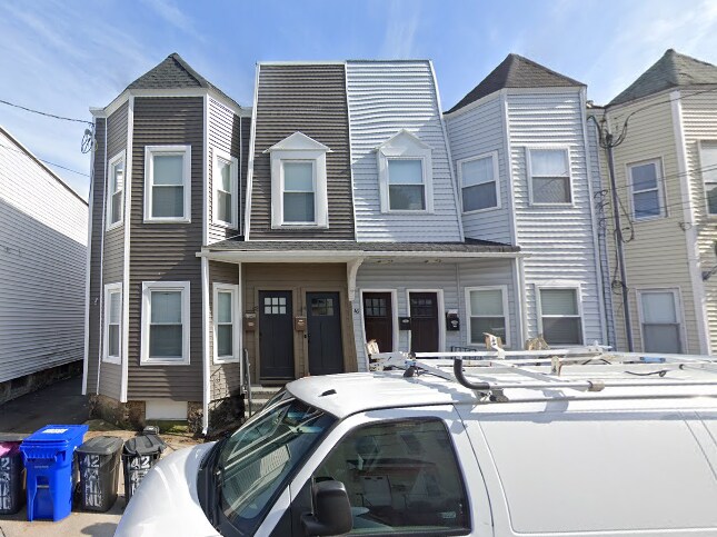 42 Hano St, Unit 1 in Boston, MA - Foto de edificio
