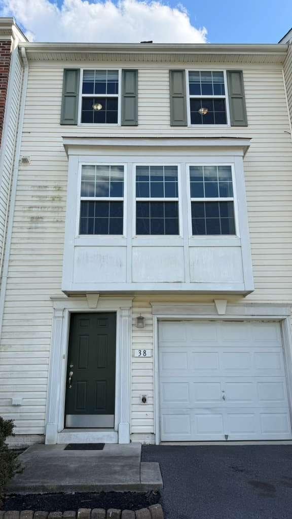 38 Lombard Ln in Bunker Hill, WV - Building Photo - Building Photo