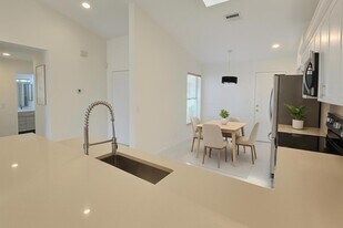 5622 Royal Lake Cir, Unit A in Boynton Beach, FL - Building Photo