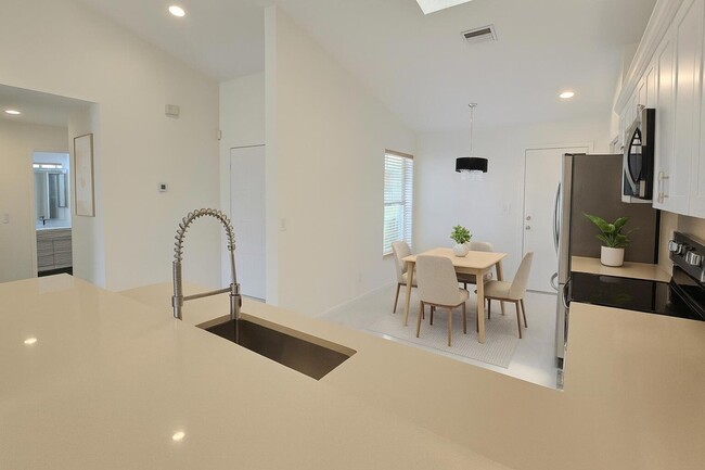 property at 5622 Royal Lake Cir