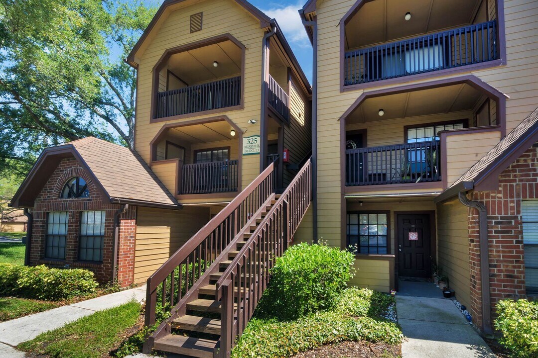315 Lakepointe Dr in Altamonte Springs, FL - Building Photo